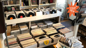 Mehr über den Artikel erfahren Plattenladen des Monats: 03/26